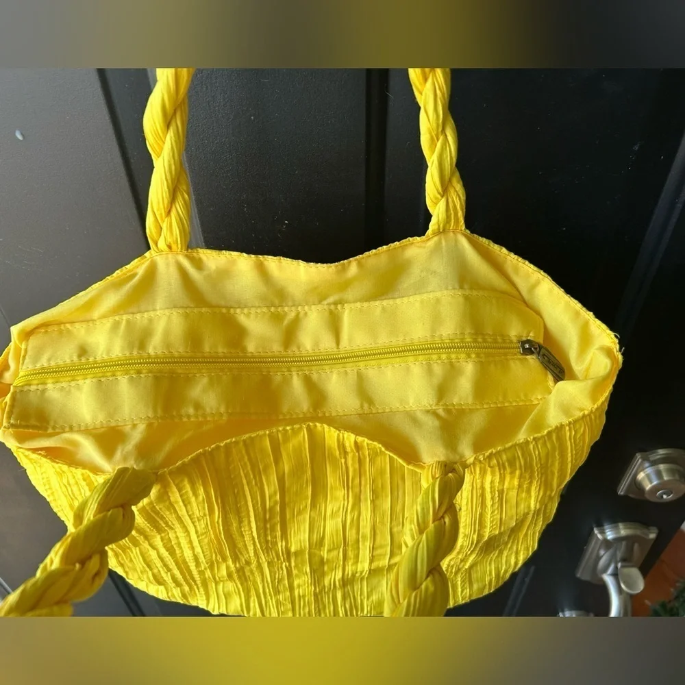 Sun N Sand Beach Summer Tote Bag Straw Yellow Purse Zipper Closure Vacation Bag